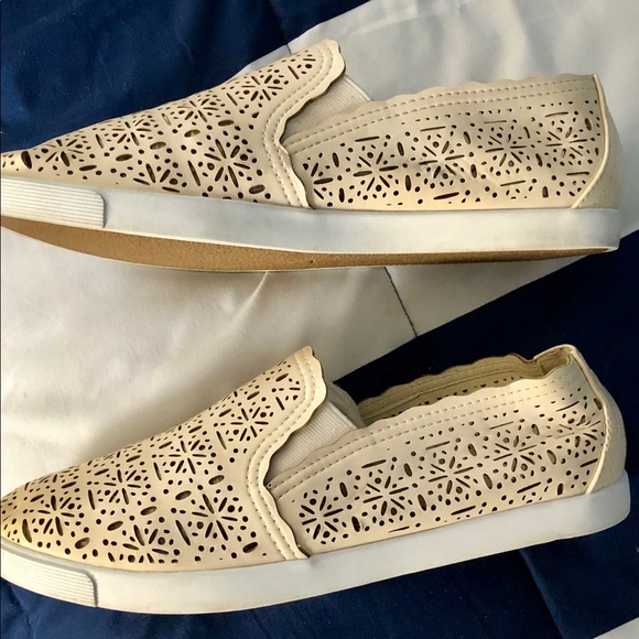 “Sole (sense)ability” cream women slip on sneaker - Picture 3 of 6